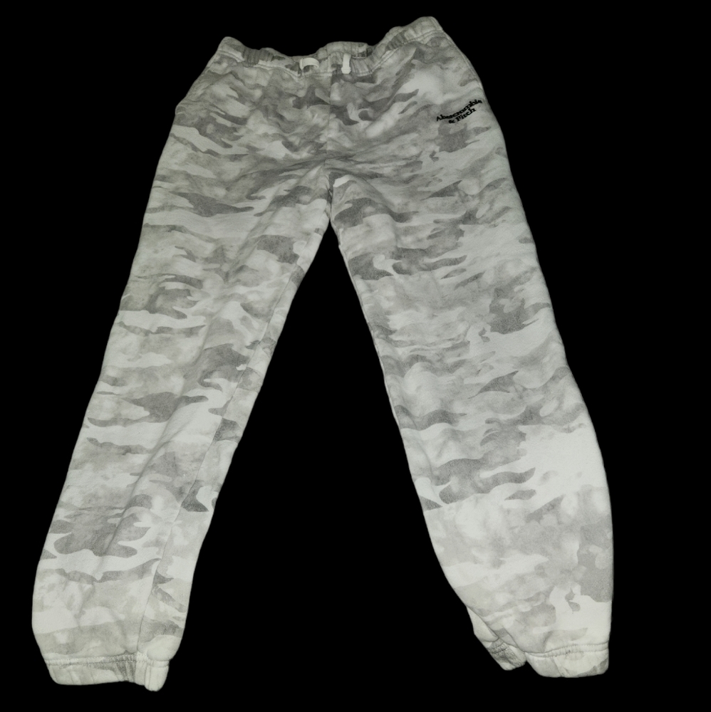 Abercrombie kids gray camo sweatpants size 13/14